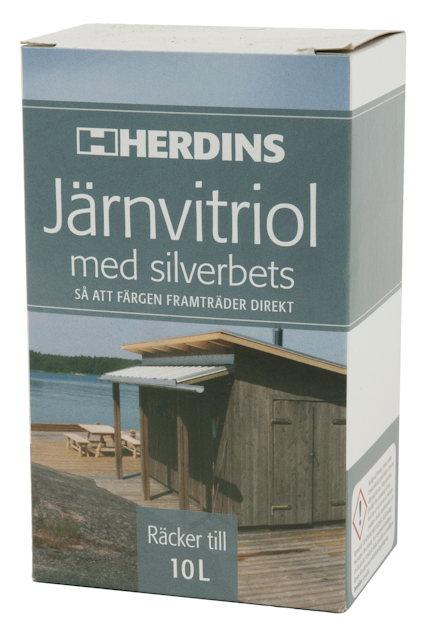 Förpackning med Herdins Järnvitriol med silverbets, bild på en byggnad vid vattnet. Text: "Räcker till 10L".