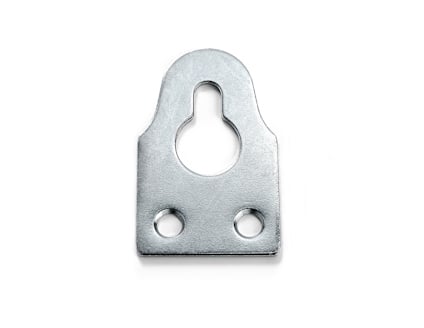 Metallhängbleck med två runda hål och ett nyckelhålsformat hål i mitten.