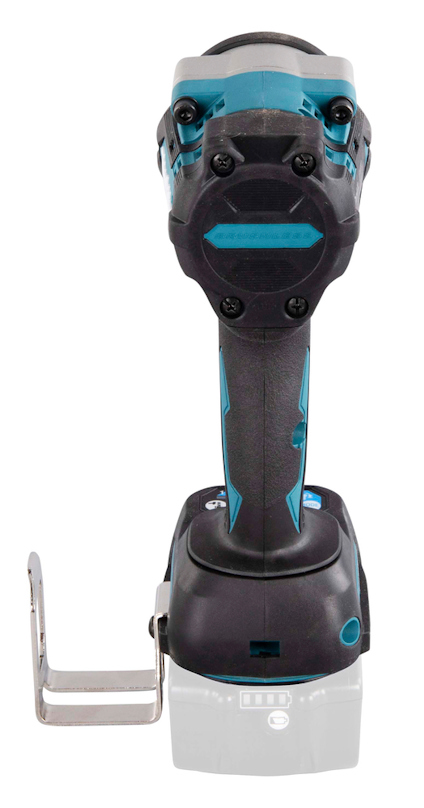 Blå och svart sladdlös borrmaskin sedd framifrån med metallclips på sidan och batterifack i botten.