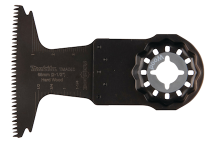 Sågblad med tänder i metall och texten "Makita TMA056 65mm (2-1/2") Hard Wood" synlig.