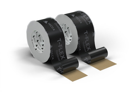 Två rullar svart självhäftande tejp med texten "T-FLEX OTTO CECA" och en exponerad klisteryta.